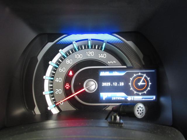 ハスラー Ｊスタイル　カーナビ／全方位カメラ　オートライト　プッシュスタート　シートヒーター　オートエアコン　衝突被害軽減システム　アイドリングストップ　横滑り防止機能　衝突安全ボディ　盗難防止システム（8枚目）