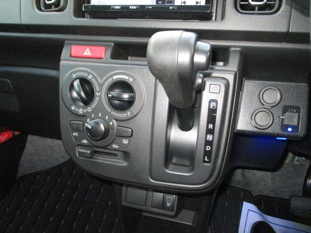 アルト Ｌリミテッド　２型　衝突軽減ブレーキ　ナビ付　キーレス　オートライト　Ｂｌｕｅｔｏｏｔｈ　シートヒーター　スズキセーフティーサポート　アイドリングストップ　横滑り防止機能　衝突安全ボディ　盗難防止システム（11枚目）