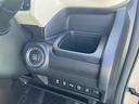 ＨＹＢＲＩＤ　ＭＶ　４型　衝突軽減ブレーキ　オートライト　プッシュスタート　シートヒーター　オートエアコン　スズキセーフティーサポート　アイドリングストップ　横滑り防止機能　衝突安全ボディ　盗難防止システム（33枚目）