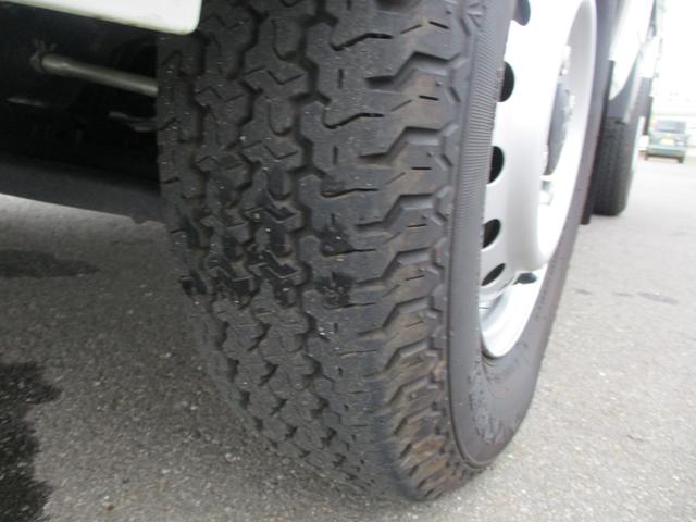 KCエアコン・パワステ パートタイム4WD 5MT KCエアコンパワステ 4型 4WD 5MT ゲートアッパープレート アングルポストアッパープレート 荷台ステップ ロープフック マッドガード AM・FMラジオ 軽量衝撃吸収ボディー スペアタイヤ(11枚目)