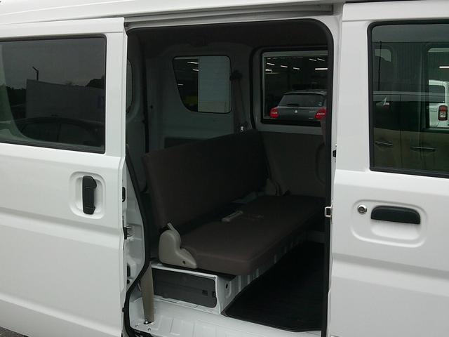 エブリイ PC 6型 展示準備中車両です。最寄りの当社の店舗へ回送が出来ます。PC 当社試乗車使用 バックアイカメラ付ディスプレイオーディオ装着車 スマートキー プッシュスタート 運転席シートヒーター 禁煙車(11枚目)