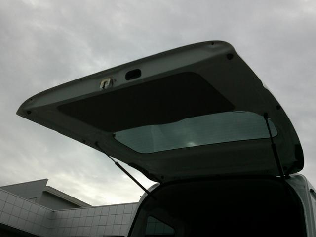 エブリイ PC 6型 展示準備中車両です。最寄りの当社の店舗へ回送が出来ます。PC 当社試乗車使用 バックアイカメラ付ディスプレイオーディオ装着車 スマートキー プッシュスタート 運転席シートヒーター 禁煙車(16枚目)