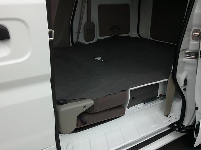 エブリイ PC 6型 展示準備中車両です。最寄りの当社の店舗へ回送が出来ます。PC 当社試乗車使用 バックアイカメラ付ディスプレイオーディオ装着車 スマートキー プッシュスタート 運転席シートヒーター 禁煙車(24枚目)