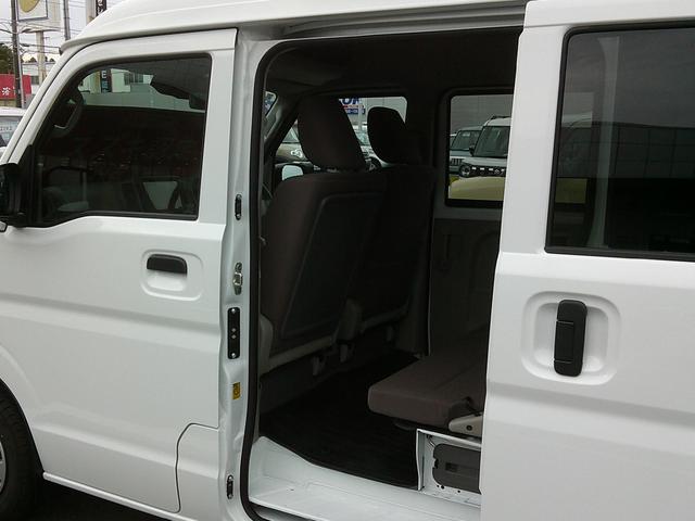 エブリイ PC 6型 展示準備中車両です。最寄りの当社の店舗へ回送が出来ます。PC 当社試乗車使用 バックアイカメラ付ディスプレイオーディオ装着車 スマートキー プッシュスタート 運転席シートヒーター 禁煙車(26枚目)