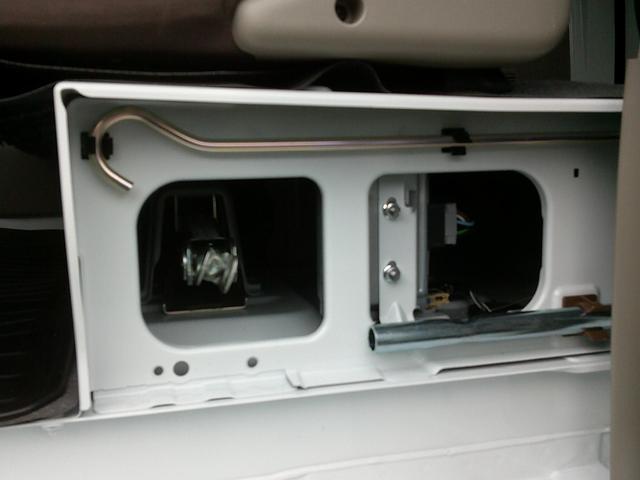 エブリイ PC 6型 展示準備中車両です。最寄りの当社の店舗へ回送が出来ます。PC 当社試乗車使用 バックアイカメラ付ディスプレイオーディオ装着車 スマートキー プッシュスタート 運転席シートヒーター 禁煙車(28枚目)