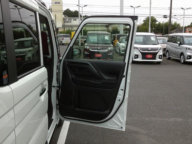 スペーシア ギア HYBRID XZターボ 展示準備中車両です。最寄りの当社の店舗へ回送が出来ます。HYBRID XZターボ 全方位モニター付メモリーナビゲーション スズキコネクト対応通信機装着車 当社試乗車使用 禁煙車 4WD(3枚目)