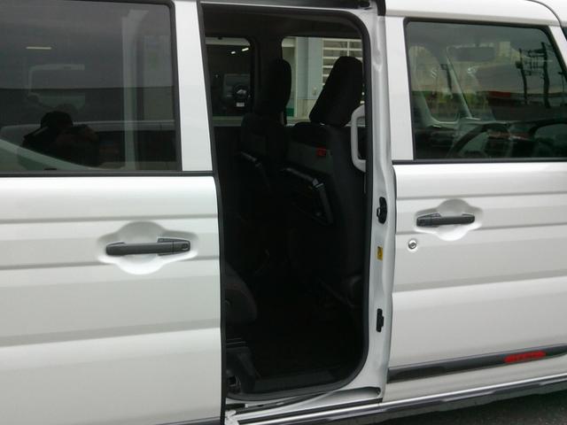 スペーシア ギア HYBRID XZターボ 展示準備中車両です。最寄りの当社の店舗へ回送が出来ます。HYBRID XZターボ 全方位モニター付メモリーナビゲーション スズキコネクト対応通信機装着車 当社試乗車使用 禁煙車 4WD(12枚目)