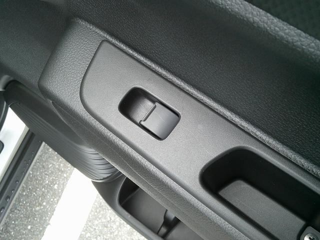 ハスラー タフワイルドターボ 3型 展示準備中車両です。最寄りの当社の店舗へ回送が出来ます。輸送費用のご負担は発生しません。タフワイルドターボ 全方位モニター付メモリーナビゲーション スズキコネクト対応通信機装着車 スマートキー(13枚目)