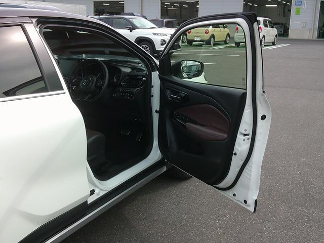 フロンクス １型　展示準備中車両です。最寄りの当社の店舗へ回送が出来ます。輸送費用のご負担は発生しません。２ＷＤ　前輪駆動　フロア６ＡＴ　デュアルセンサーブレーキサポートＩＩ　全方位モニター付ナビ　スズキコネクト対応（3枚目）