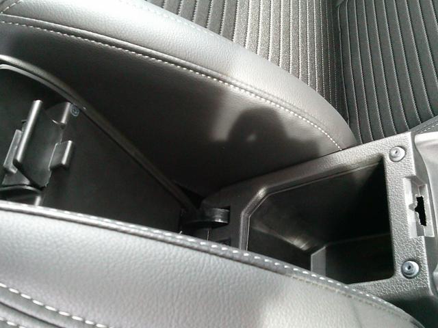 フロンクス １型　展示準備中車両です。最寄りの当社の店舗へ回送が出来ます。輸送費用のご負担は発生しません。２ＷＤ　前輪駆動　フロア６ＡＴ　デュアルセンサーブレーキサポートＩＩ　全方位モニター付ナビ　スズキコネクト対応（7枚目）