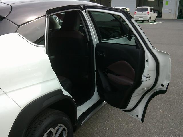 フロンクス １型　展示準備中車両です。最寄りの当社の店舗へ回送が出来ます。輸送費用のご負担は発生しません。２ＷＤ　前輪駆動　フロア６ＡＴ　デュアルセンサーブレーキサポートＩＩ　全方位モニター付ナビ　スズキコネクト対応（11枚目）