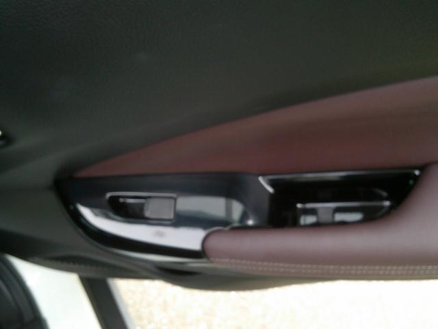 フロンクス １型　展示準備中車両です。最寄りの当社の店舗へ回送が出来ます。輸送費用のご負担は発生しません。２ＷＤ　前輪駆動　フロア６ＡＴ　デュアルセンサーブレーキサポートＩＩ　全方位モニター付ナビ　スズキコネクト対応（12枚目）