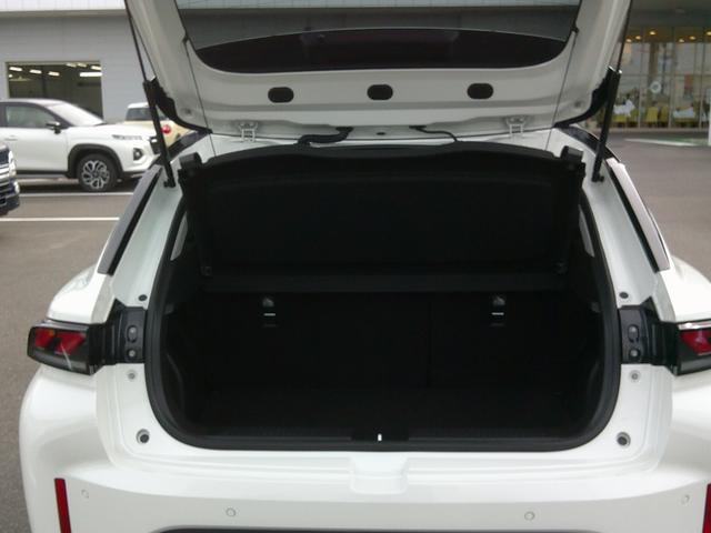 フロンクス １型　展示準備中車両です。最寄りの当社の店舗へ回送が出来ます。輸送費用のご負担は発生しません。２ＷＤ　前輪駆動　フロア６ＡＴ　デュアルセンサーブレーキサポートＩＩ　全方位モニター付ナビ　スズキコネクト対応（14枚目）