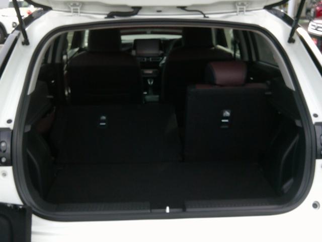 フロンクス １型　展示準備中車両です。最寄りの当社の店舗へ回送が出来ます。輸送費用のご負担は発生しません。２ＷＤ　前輪駆動　フロア６ＡＴ　デュアルセンサーブレーキサポートＩＩ　全方位モニター付ナビ　スズキコネクト対応（17枚目）