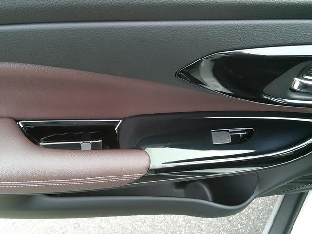 フロンクス １型　展示準備中車両です。最寄りの当社の店舗へ回送が出来ます。輸送費用のご負担は発生しません。２ＷＤ　前輪駆動　フロア６ＡＴ　デュアルセンサーブレーキサポートＩＩ　全方位モニター付ナビ　スズキコネクト対応（32枚目）