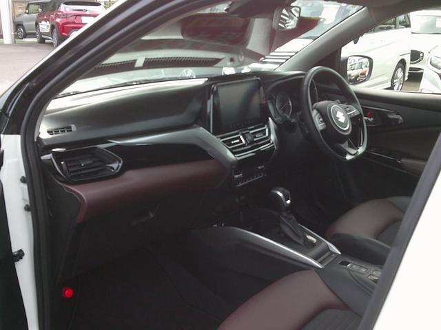 フロンクス １型　展示準備中車両です。最寄りの当社の店舗へ回送が出来ます。輸送費用のご負担は発生しません。２ＷＤ　前輪駆動　フロア６ＡＴ　デュアルセンサーブレーキサポートＩＩ　全方位モニター付ナビ　スズキコネクト対応（33枚目）