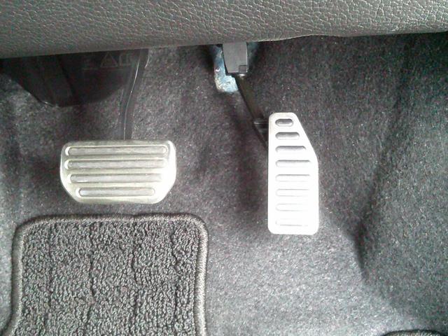 フロンクス １型　展示準備中車両です。最寄りの当社の店舗へ回送が出来ます。輸送費用のご負担は発生しません。２ＷＤ　前輪駆動　フロア６ＡＴ　デュアルセンサーブレーキサポートＩＩ　全方位モニター付ナビ　スズキコネクト対応（64枚目）