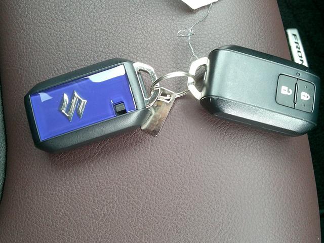 フロンクス １型　展示準備中車両です。最寄りの当社の店舗へ回送が出来ます。輸送費用のご負担は発生しません。２ＷＤ　前輪駆動　フロア６ＡＴ　デュアルセンサーブレーキサポートＩＩ　全方位モニター付ナビ　スズキコネクト対応（79枚目）