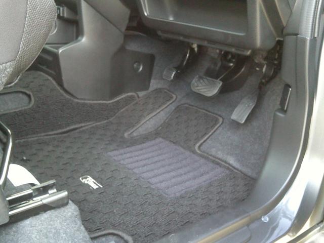 クロスビー HYBRID MV 4型 展示準備中車両です。最寄りの当社の店舗へ回送が出来ます。輸送費用のご負担は発生しません。HYBRID MV 全方位モニター用カメラパッケージ装着車(対応ナビ別売り) プッシュスタート スマートキー(9枚目)