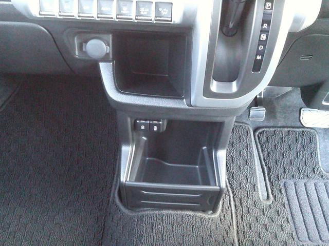 クロスビー HYBRID MV 4型 展示準備中車両です。最寄りの当社の店舗へ回送が出来ます。輸送費用のご負担は発生しません。HYBRID MV 全方位モニター用カメラパッケージ装着車(対応ナビ別売り) プッシュスタート スマートキー(61枚目)