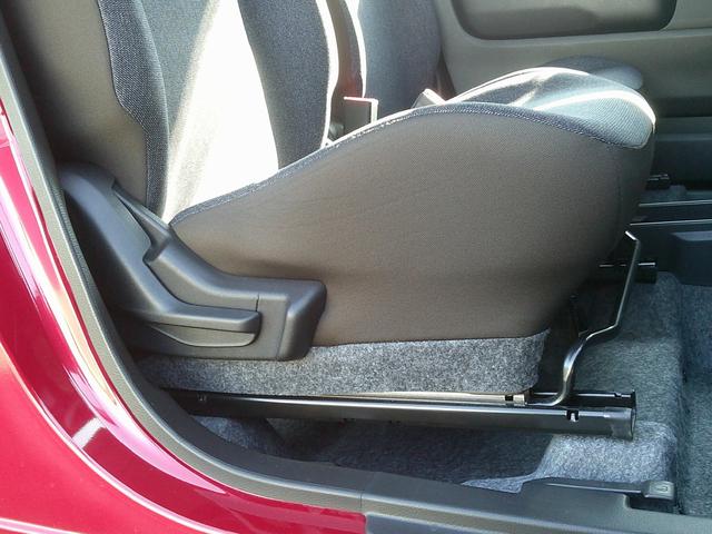 アルト L デュアルカメラブレーキサポート AM/FMラジオ付きCDプレーヤー キーレスエントリー 運転席側シートヒーター 盗難防止システム(7枚目)