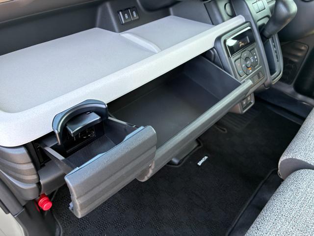 スペーシア HYBRID X 前後衝突被害軽減ブレーキ 両側PSD オートライト スライドドア プッシュスタート シートヒーター オートエアコン スズキセーフティーサポート アイドリングストップ 横滑り防止機能 衝突安全ボディ 盗難防止システム(32枚目)