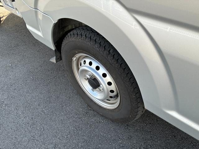 キャリイトラック ＫＣエアコン・パワステ　７型　衝突被害軽減Ｂ　アイドリングＳ　オートライト　スズキセーフティーサポート　アイドリングストップ　横滑り防止機能　衝突安全ボディ　キーレスエントリー　４ＷＤ（11枚目）