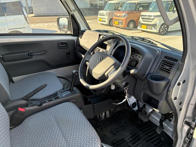 キャリイトラック ＫＣエアコン・パワステ　７型　衝突被害軽減Ｂ　アイドリングＳ　オートライト　スズキセーフティーサポート　アイドリングストップ　横滑り防止機能　衝突安全ボディ　キーレスエントリー　４ＷＤ（13枚目）