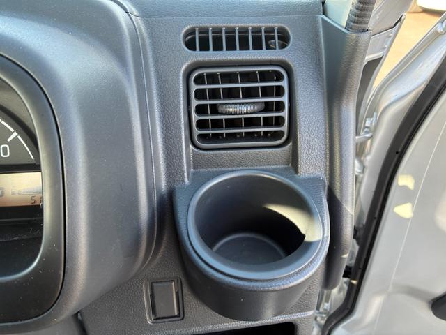 キャリイトラック ＫＣエアコン・パワステ　７型　衝突被害軽減Ｂ　アイドリングＳ　オートライト　スズキセーフティーサポート　アイドリングストップ　横滑り防止機能　衝突安全ボディ　キーレスエントリー　４ＷＤ（17枚目）