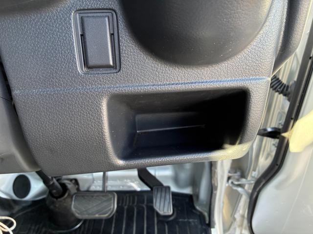 キャリイトラック ＫＣエアコン・パワステ　７型　衝突被害軽減Ｂ　アイドリングＳ　オートライト　スズキセーフティーサポート　アイドリングストップ　横滑り防止機能　衝突安全ボディ　キーレスエントリー　４ＷＤ（18枚目）