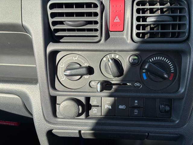 キャリイトラック ＫＣエアコン・パワステ　７型　衝突被害軽減Ｂ　アイドリングＳ　オートライト　スズキセーフティーサポート　アイドリングストップ　横滑り防止機能　衝突安全ボディ　キーレスエントリー　４ＷＤ（21枚目）
