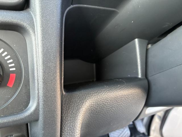 キャリイトラック ＫＣエアコン・パワステ　７型　衝突被害軽減Ｂ　アイドリングＳ　オートライト　スズキセーフティーサポート　アイドリングストップ　横滑り防止機能　衝突安全ボディ　キーレスエントリー　４ＷＤ（26枚目）