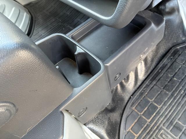 キャリイトラック ＫＣエアコン・パワステ　７型　衝突被害軽減Ｂ　アイドリングＳ　オートライト　スズキセーフティーサポート　アイドリングストップ　横滑り防止機能　衝突安全ボディ　キーレスエントリー　４ＷＤ（28枚目）