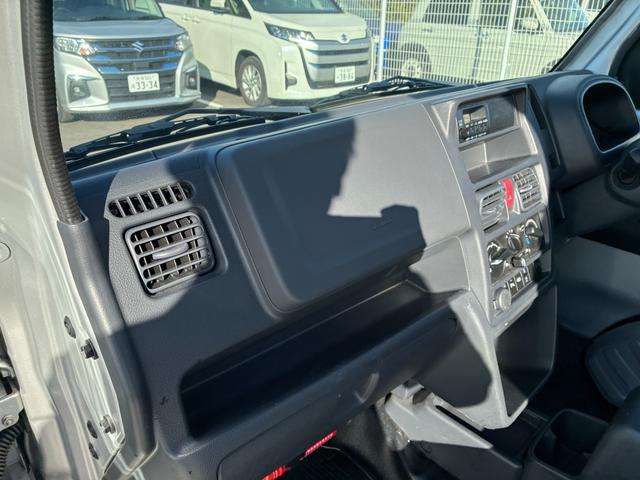 キャリイトラック ＫＣエアコン・パワステ　７型　衝突被害軽減Ｂ　アイドリングＳ　オートライト　スズキセーフティーサポート　アイドリングストップ　横滑り防止機能　衝突安全ボディ　キーレスエントリー　４ＷＤ（33枚目）