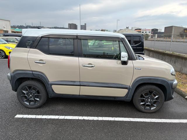 クロスビー ＨＹＢＲＩＤ　ＭＺ　ＭＮ７１Ｓ　ナビ　全方位カメラ　ＥＴＣ　バックカメラ　オートライト　Ｂｌｕｅｔｏｏｔｈ　純正ナビ　プッシュスタート　シートヒーター　オートエアコン　スズキセーフティーサポート　ＥＴＣ　アイドリングストップ　横滑り防止機能　衝突安全ボディ（4枚目）