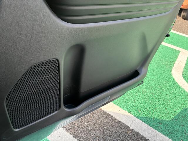 スペーシアカスタム カスタム　ＨＹＢＲＩＤ　ＸＳ　ナビ　全方位カメラ　両側ＰＳＤ　バックカメラ　オートライト　Ｂｌｕｅｔｏｏｔｈ　スライドドア　純正ナビ　プッシュスタート　シートヒーター　オートエアコン　スズキセーフティーサポート　アイドリングストップ　横滑り防止機能（16枚目）