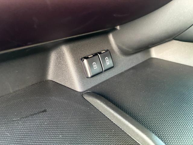 スペーシアカスタム カスタム　ＨＹＢＲＩＤ　ＸＳ　ナビ　全方位カメラ　両側ＰＳＤ　バックカメラ　オートライト　Ｂｌｕｅｔｏｏｔｈ　スライドドア　純正ナビ　プッシュスタート　シートヒーター　オートエアコン　スズキセーフティーサポート　アイドリングストップ　横滑り防止機能（37枚目）