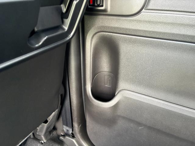 スペーシアカスタム カスタム　ＨＹＢＲＩＤ　ＸＳ　ナビ　全方位カメラ　両側ＰＳＤ　バックカメラ　オートライト　Ｂｌｕｅｔｏｏｔｈ　スライドドア　純正ナビ　プッシュスタート　シートヒーター　オートエアコン　スズキセーフティーサポート　アイドリングストップ　横滑り防止機能（43枚目）