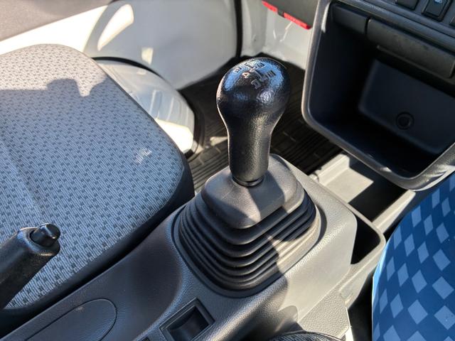 キャリイトラック ＫＣ　エアコン・パワステ　２型　５ＭＴ　パートタイム４ＷＤ　４ＷＤ　エアコン　パワステ　三方開（27枚目）