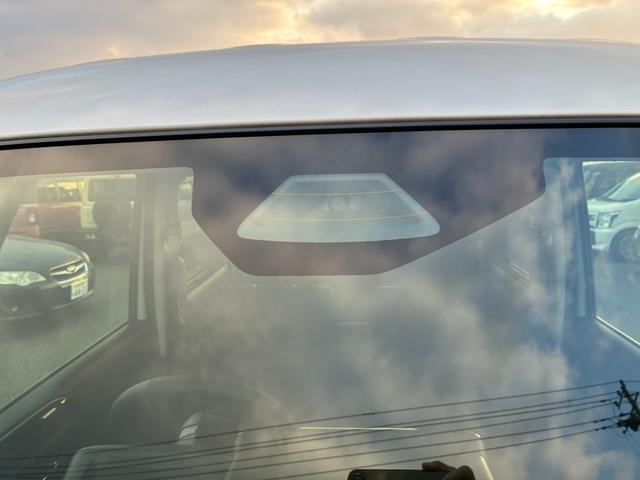 スペーシアカスタム カスタム HYBRID XS 純正ナビ 全方位C 両側PSD バックカメラ オートライト Bluetooth 純正ナビ スライドドア プッシュスタート シートヒーター オートエアコン スズキセーフティーサポート アイドリングストップ 横滑り防止機能(9枚目)