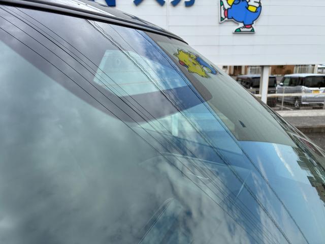 �t�����g�K���X�㕔�ɂ͈��S�@�\�̃f���A���Z���T�[�u���[�L�T�|�[�g���t���Ă��܂��I�J�����ƃZ���T�[��g�ݍ��킹�����u�ŏՓ˔�Q�y���u���[�L�ⓥ�݊ԈႢ�h�~���菕�����܂��B���s�҂̌��m���ł���̂ň��S�I