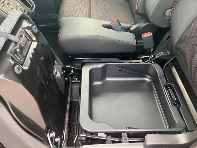 スペーシアカスタム カスタム　ＨＹＢＲＩＤ　ＸＳ　アダプティブＣＣ　両側ＰＳＤ　オートライト　スライドドア　プッシュスタート　シートヒーター　オートエアコン　スズキセーフティーサポート　アイドリングストップ　横滑り防止機能　衝突安全ボディ　盗難防止システム（33枚目）