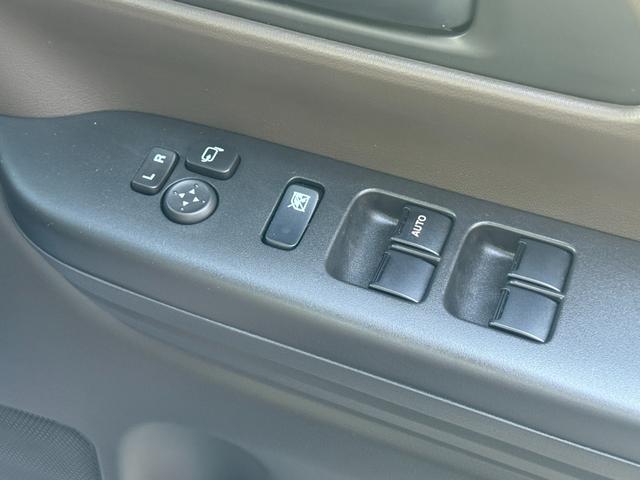 スペーシア ＨＹＢＲＩＤ　Ｘ　両側電動スライドドア　シートヒーター　オートライト　ＬＥＤ　プッシュスタート　オートエアコン　衝突被害軽減システム　アイドリングストップ　ＵＳＢソケット　横滑り防止機能　衝突安全ボディ　盗難防止システム　取扱説明書　メンテナンスノート（25枚目）