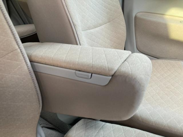 アルトラパン X 衝突被害軽減システム シートヒーター オートライト スズキの大感謝祭!11月15日から16日の2日間限定価格となります。当店が自信を持って販売する車がスタッフと共にお客様のご来店をお待ちしております!店舗へご来店いただける方のみ販売させて頂きます。(35枚目)