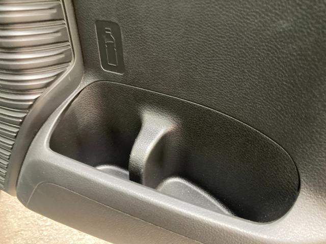 ハスラー ＨＹＢＲＩＤ　Ｘ　ナビ　全方位カメラ　ＥＴＣ　オートライト　１５インチアルミホイール　プッシュスタート　シートヒーター　オートエアコン　衝突被害軽減システム　アイドリングストップ　横滑り防止機能　衝突安全ボディ　盗難防止システム　取扱説明書　メンテナンスノート（51枚目）