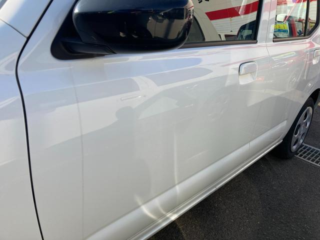 アルト L 2型 衝突被害軽減システム アイドリングストップ フルホイールキャップ オートライト 電動格納ドアミラー パワーウィンドウ シートヒーター 横滑り防止機能 衝突安全ボディ 盗難防止システム 取扱説明書 メンテナンスノート(8枚目)