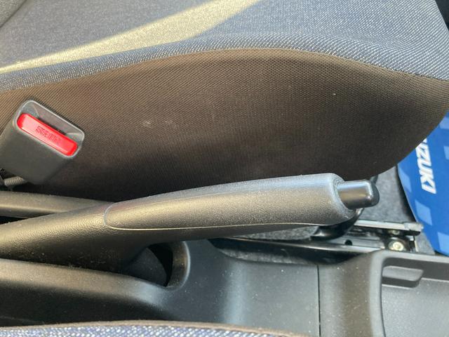 アルト L 2型 衝突被害軽減システム アイドリングストップ フルホイールキャップ オートライト 電動格納ドアミラー パワーウィンドウ シートヒーター 横滑り防止機能 衝突安全ボディ 盗難防止システム 取扱説明書 メンテナンスノート(29枚目)