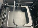 【シートアンダーボックス】助手席シート下に収納スペースがあります♪