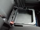 【シートアンダーボックス】助手席シート下に収納スペースがあります♪