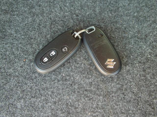 スペーシアカスタムＺ カスタムＺ　片側電動スライドドア　衝突被害軽減システム　スズキの初売り！１月４日から１２日までの限定価格となります。７日（水曜日）は店休日となっておりますのでお問い合わせの対応は８日よりさせて頂きます。店舗へご来店いただける方のみ販売させて頂きます。（50枚目）